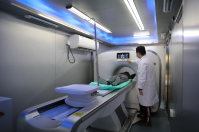 移動CT車駛入武漢科技大學醫院，科技助力復工復產體檢提速